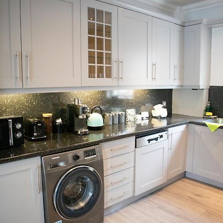 Bright Private Terrace - Free Private Parking - Tv - Wifi - Netflix Apartment Croydon Luaran gambar