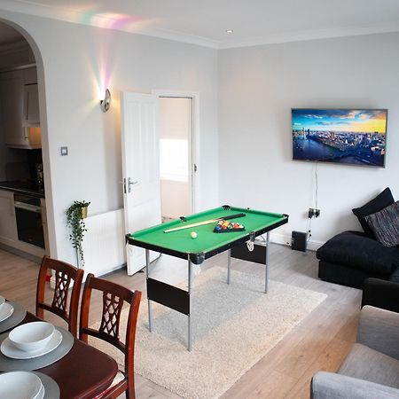 Bright Private Terrace - Free Private Parking - Tv - Wifi - Netflix Apartment Croydon Luaran gambar