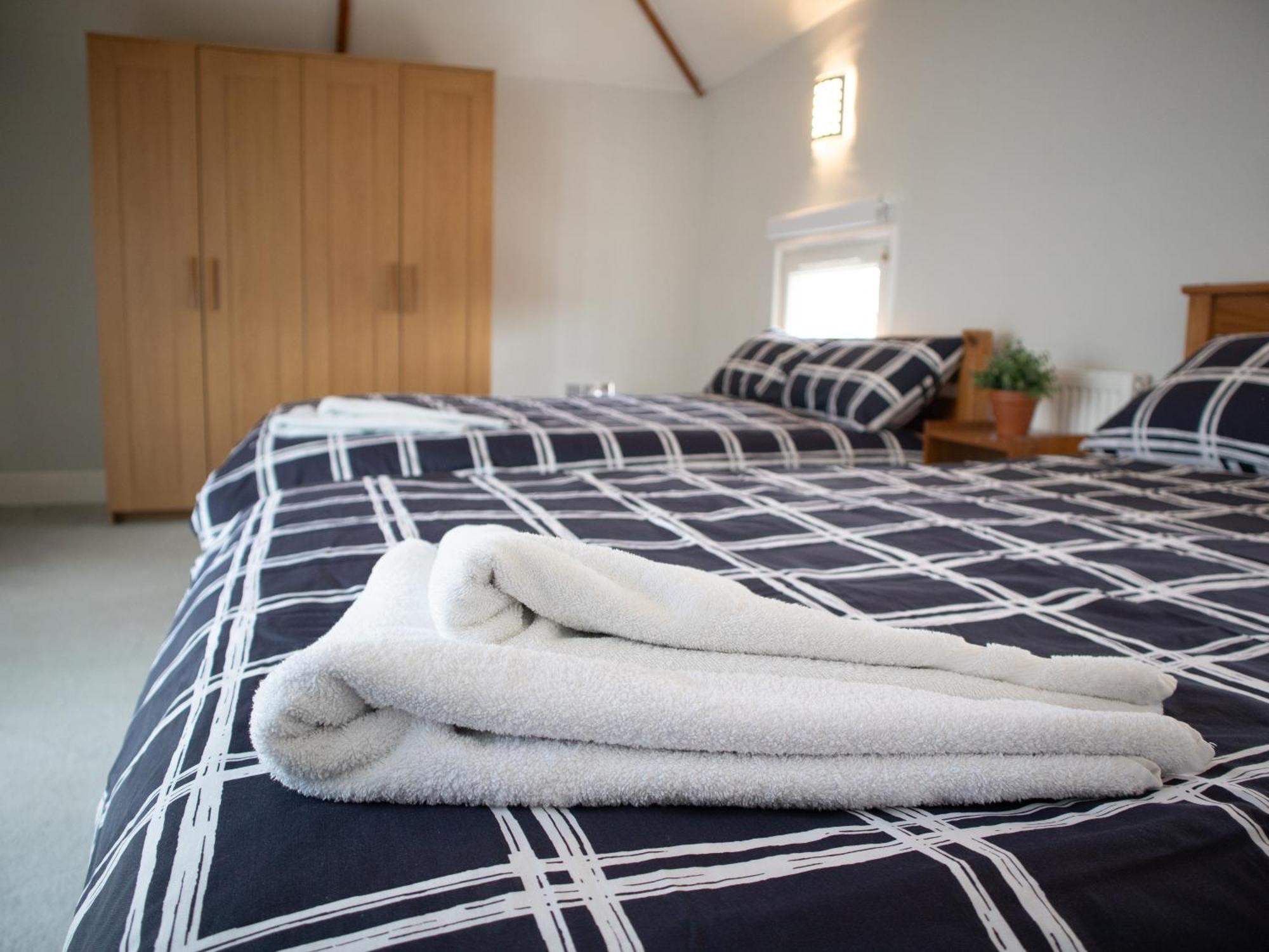 Bright Private Terrace - Free Private Parking - Tv - Wifi - Netflix Apartment Croydon Luaran gambar