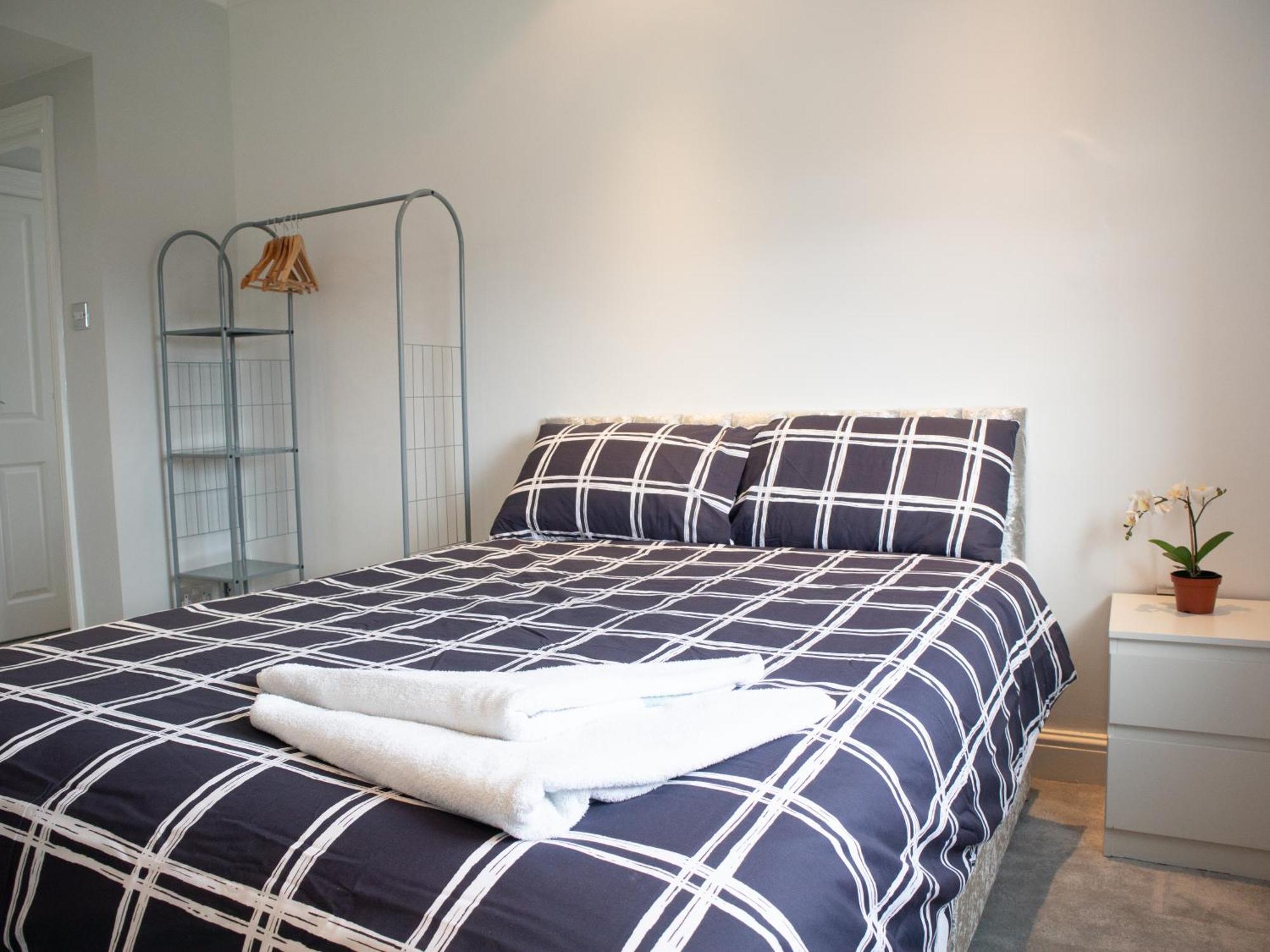 Bright Private Terrace - Free Private Parking - Tv - Wifi - Netflix Apartment Croydon Luaran gambar