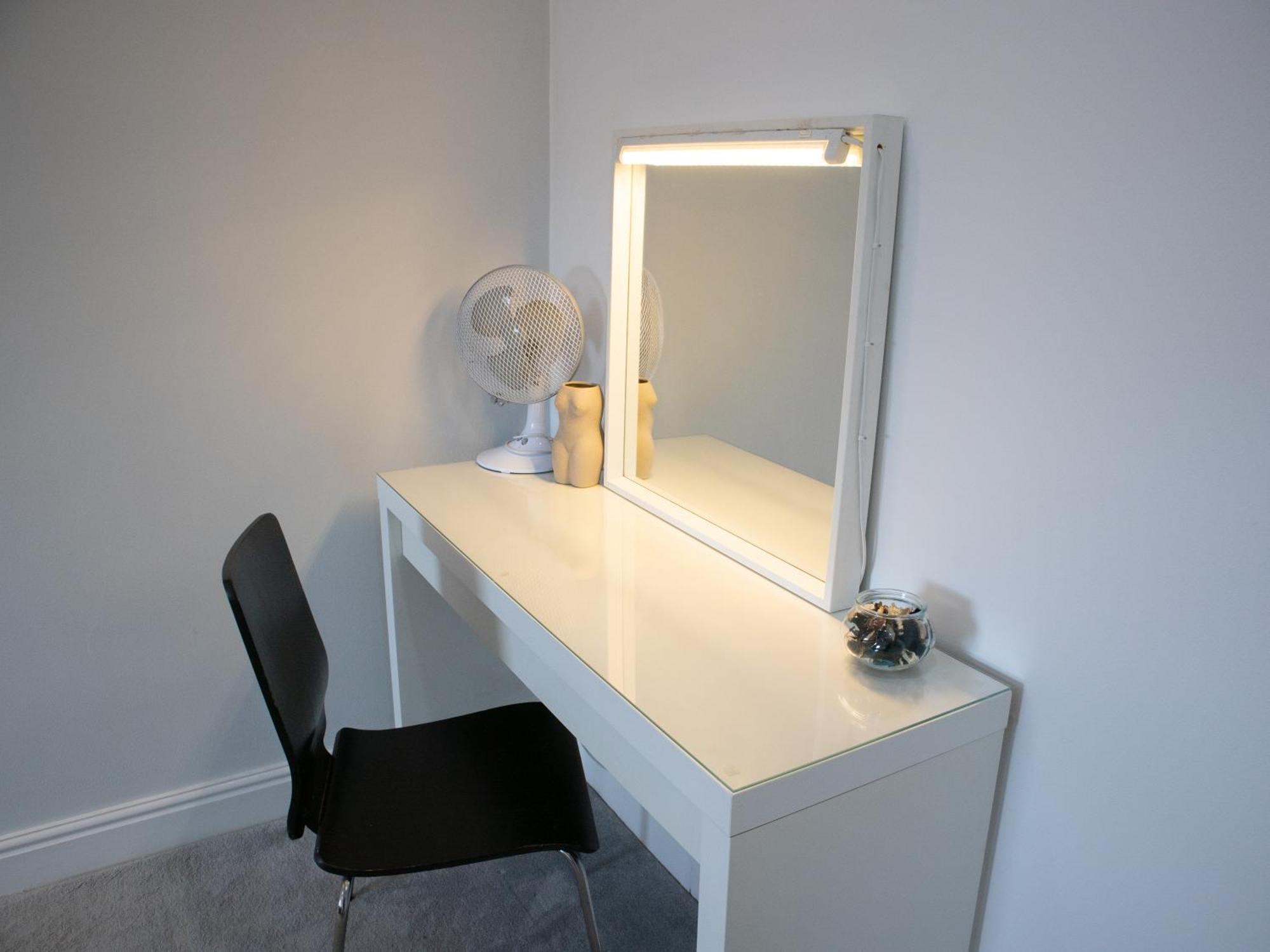 Bright Private Terrace - Free Private Parking - Tv - Wifi - Netflix Apartment Croydon Luaran gambar