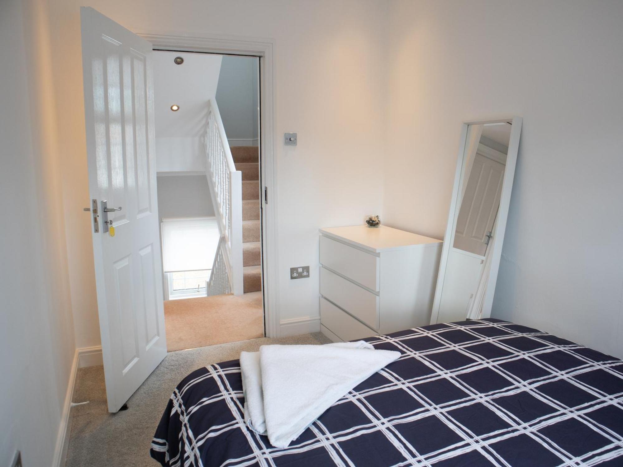 Bright Private Terrace - Free Private Parking - Tv - Wifi - Netflix Apartment Croydon Luaran gambar