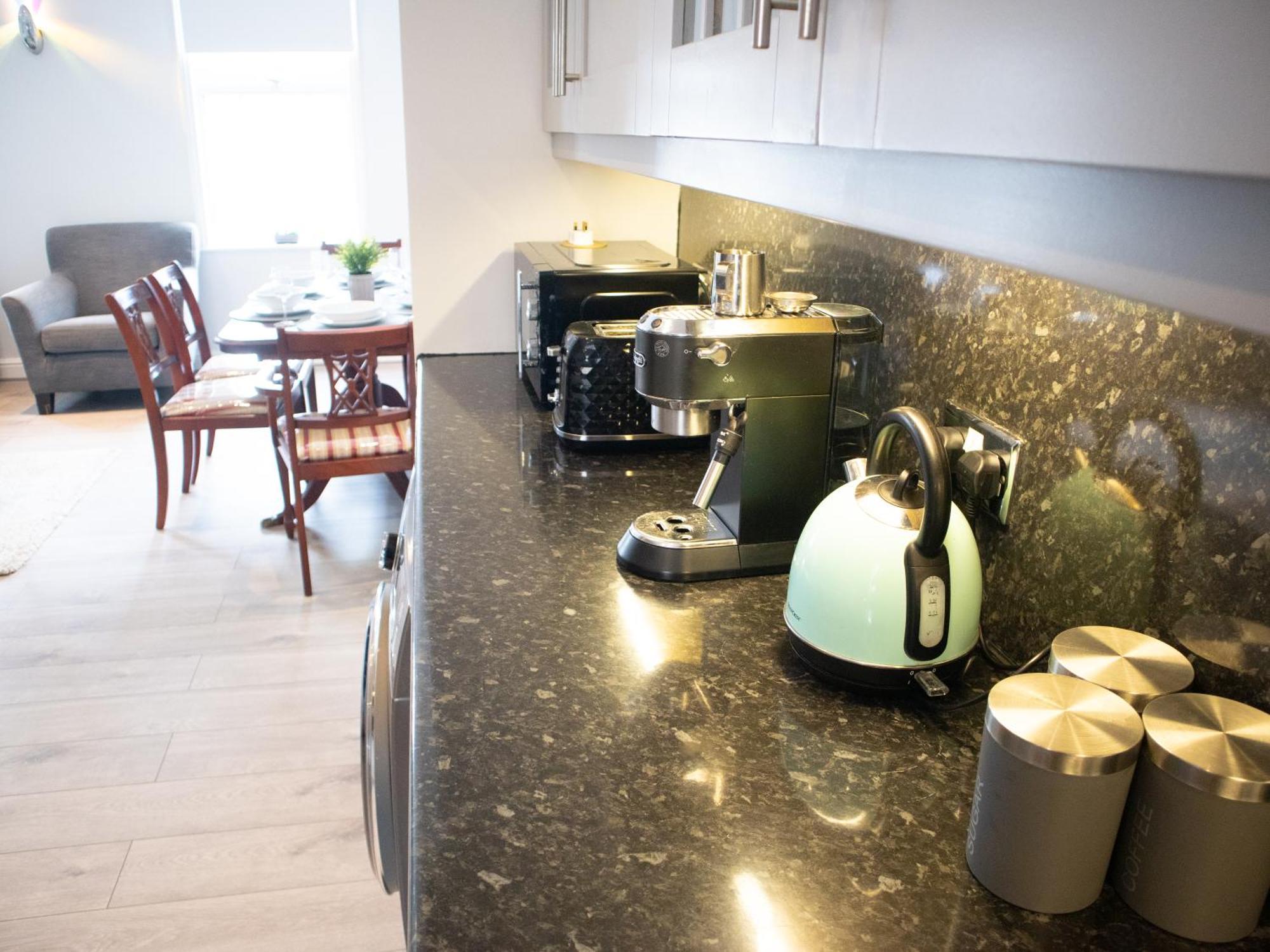 Bright Private Terrace - Free Private Parking - Tv - Wifi - Netflix Apartment Croydon Luaran gambar