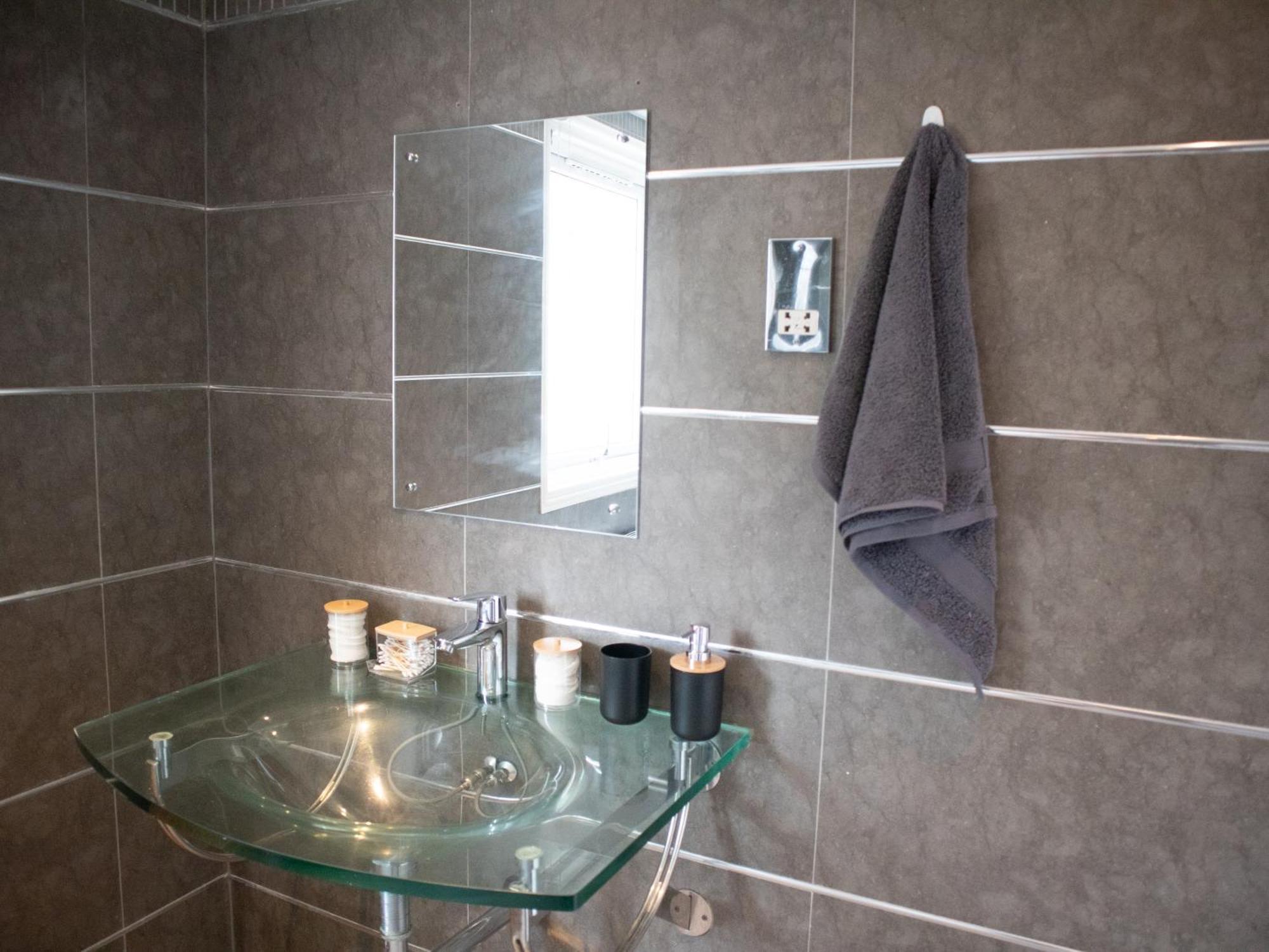 Bright Private Terrace - Free Private Parking - Tv - Wifi - Netflix Apartment Croydon Luaran gambar
