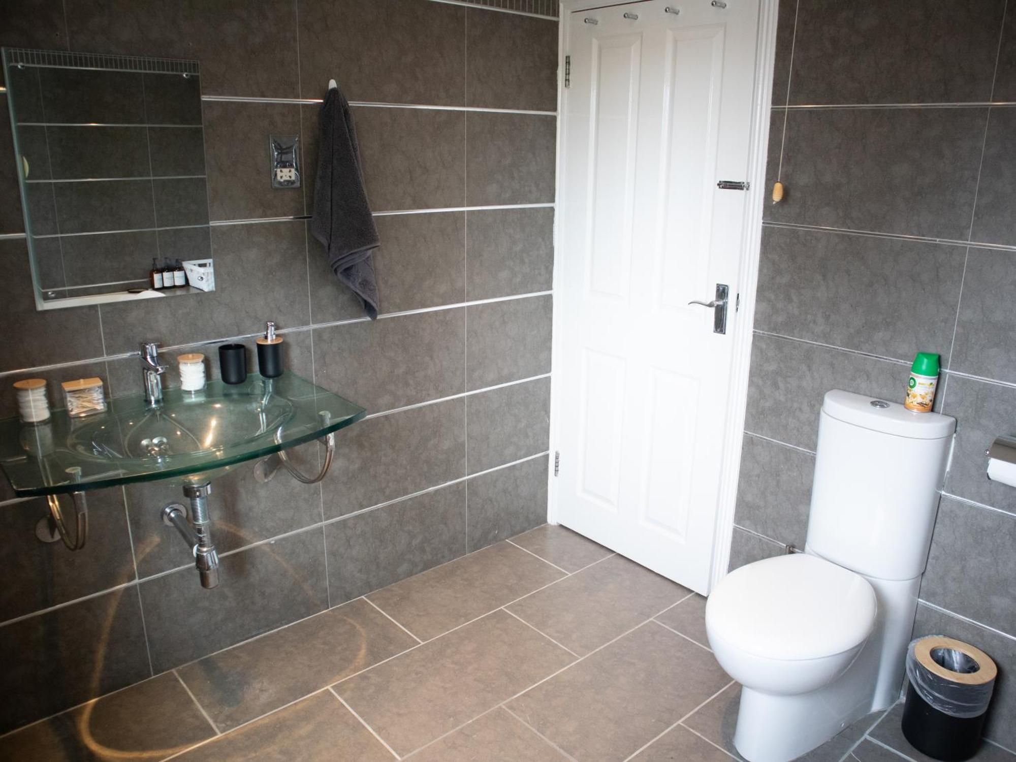 Bright Private Terrace - Free Private Parking - Tv - Wifi - Netflix Apartment Croydon Luaran gambar